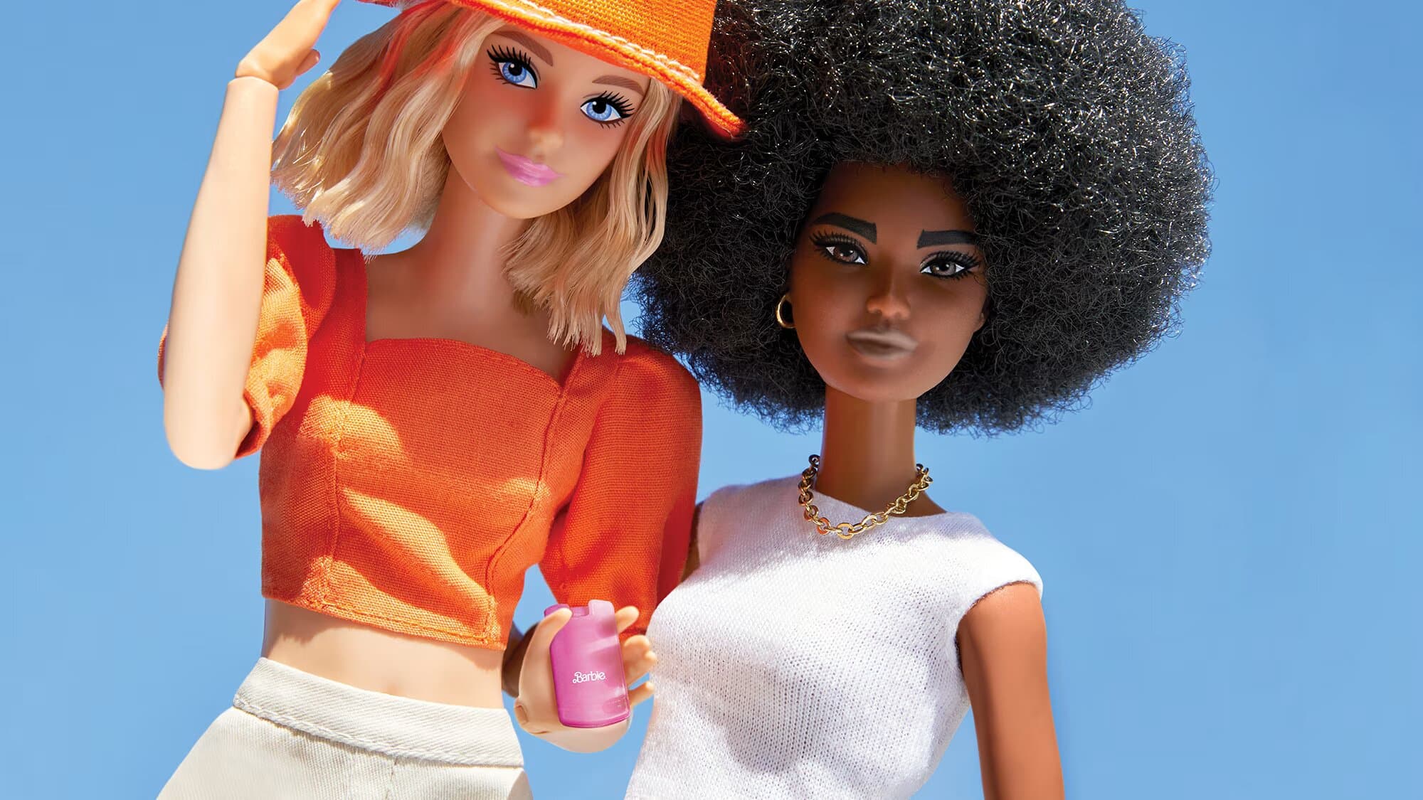 Un téléphone à clapet Barbie sortira cet été.