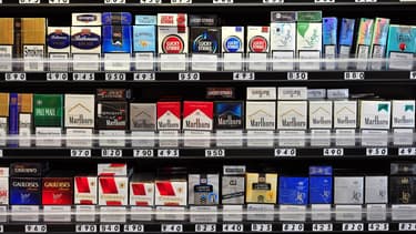 La France va instaurer le paquet de cigarettes neutre, sans logo ni signe distinctif de la marque.