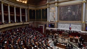 L'Assemblée nationale légifère sur l'âge minimum pour s'inscrire sur les réseaux sociaux afin de protéger les données personnelles des mineurs.