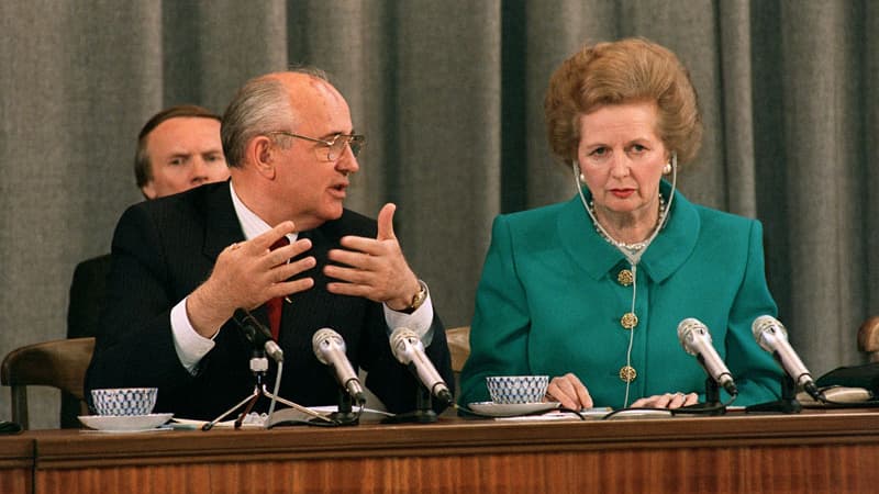Margaret Thatcher avec le président de l'URSS Mikhail Gorbachev, le 8 juin 1990 à Moscou.