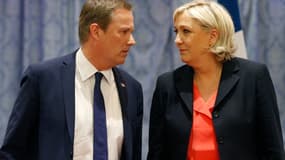 Nicolas Dupont-Aignan et Marine Le Pen.