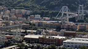 Une vue du pont Morandi effondré, le 15 août 2018.