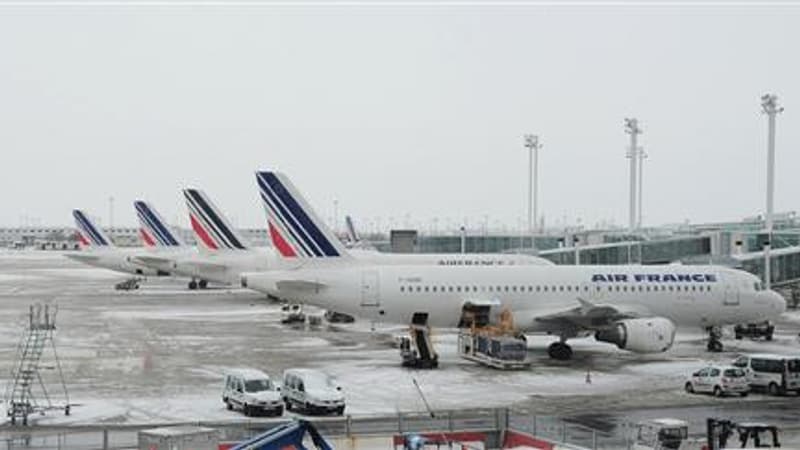 Le ministère des Transports annonce la fermeture de six aéroports dans l'ouest et le nord mais aucune suppression de vols n'est prévue à Roissy et Orly
