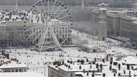 Vue de la place Bellecourt, à Lyon. L'épisode de neige et de froid exceptionnel qui balaye la région depuis mardi a eu une conséquence inattendue: une explosion des accouchements à domicile. Les pompiers ont ainsi recensé 15 naissances à la maison ces der