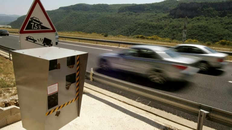 Le permis de l’automobiliste a été retiré et sa voiture a été mise en fourrière.