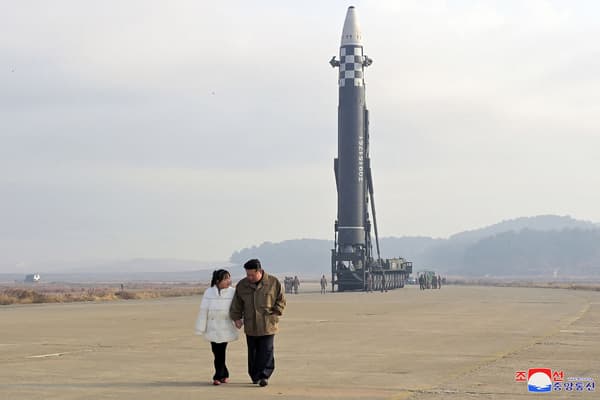 Kim Jong-Un et sa fille au lancement d'un missile nord-coréen à Pyongyang, le 18 novembre 2022