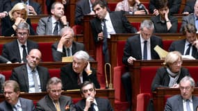 En haut, Jean-François Copé, et bas, François Fillon : ils ont participé aux questions au gouvernement, ce mercredi 4 décembre, mais pas dans le même groupe parlementaire.
