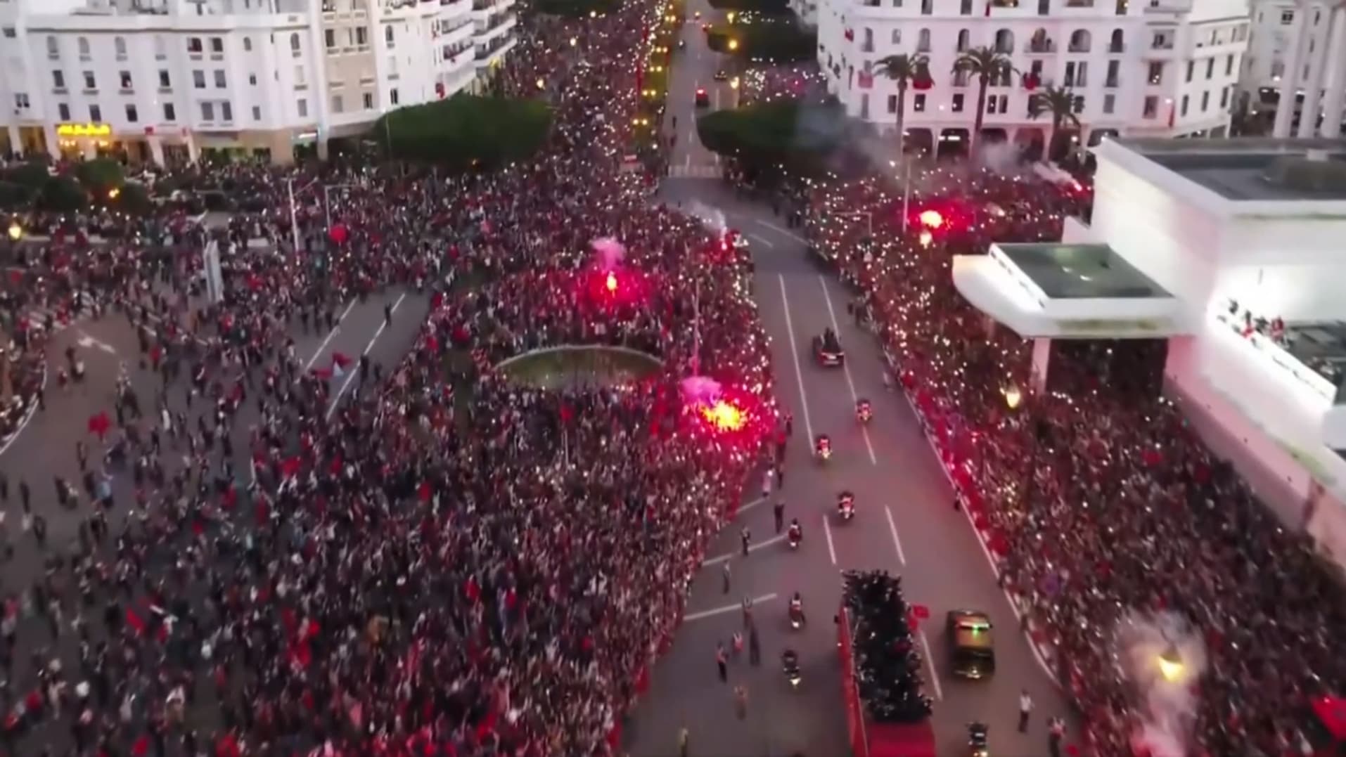 Le bus à impériale des joueurs marocains à Rabat