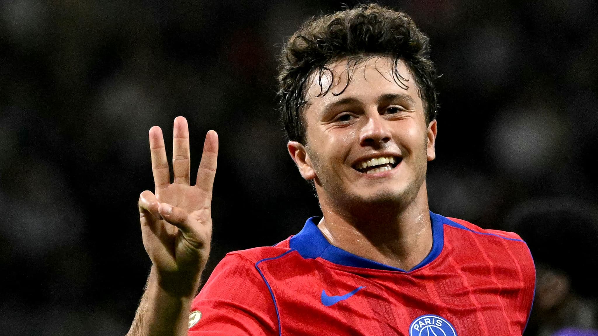 "JE NE SAIS PAS SI JE PEUX BALANCER DES SCOOPS MAIS…" L’INDISCRÉTION DE HOARAU SUR L’AVENIR DE JOAO NEVES AU PSG