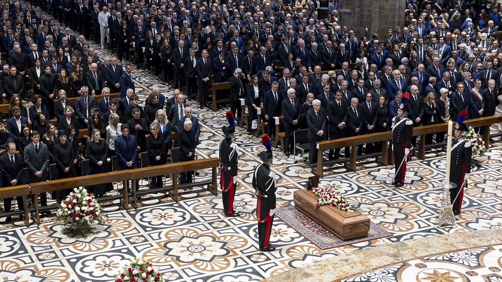 L'intérieur de la cathédrale de Milan lors des funérailles d'État de Silvio Berlusconi, le 14 juin 2023 L'intérieur de la cathédrale de Milan lors des funérailles d'État de Silvio Berlusconi, le 14 juin 2023