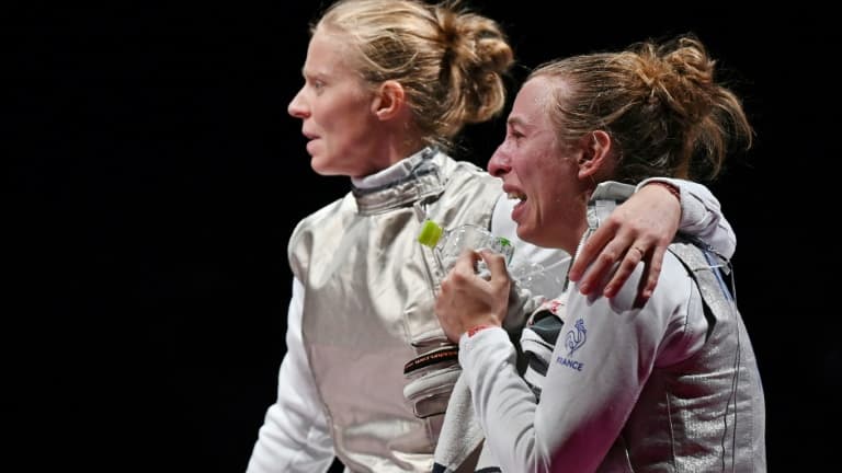 La Française Pauline Ranvier, en pleurs après la victoire face à l'Italie, en demi-finale du fleuret par équipes, le 29 juillet 2021 aux Jeux Olympiques de Tokyo 2020