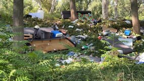 Un véritable bidonville s'est formé depuis un an à Villeurbanne (Rhône), autour du site, des déchets s'accumulent
