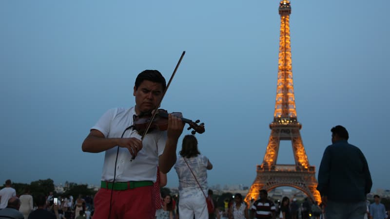 Un violoniste à Paris lors de la Fête de la Musique 2017.
