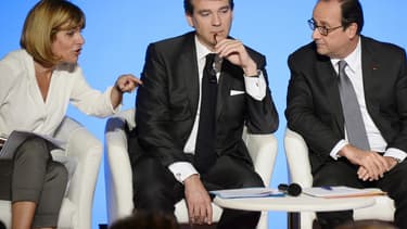 Anne Lauvergeon, présidente de la Commission innovation 2030, aux côtés d'Arnaud Montebourg, alors ministre de l'Economie, et de François Hollande.