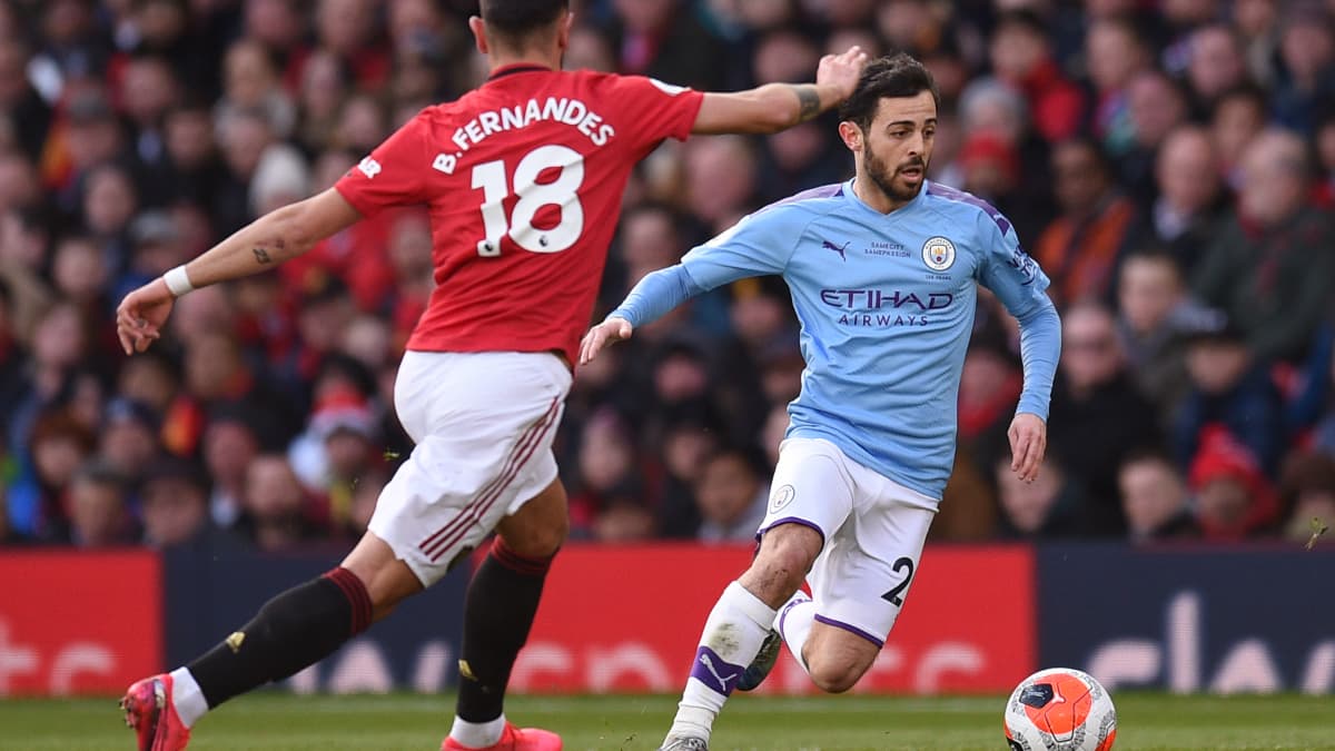 Bernardo Silva (en bleu), l'un des ailiers très dribbleurs du Manchester City de Pep Guardiola, face à MU en mars 2020