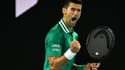 La joie du Serbe Novak Djokovic, après un point gagnant face à l'Allemand Alexander Zverev, en quart de finale de l'Open d'Australie, le 16 février 2021 à Melbourne 