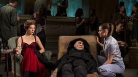 Léa Seydoux, Viggo Mortensen et Kristen Stewart dans "Les Crimes du Futur" de David Cronenberg