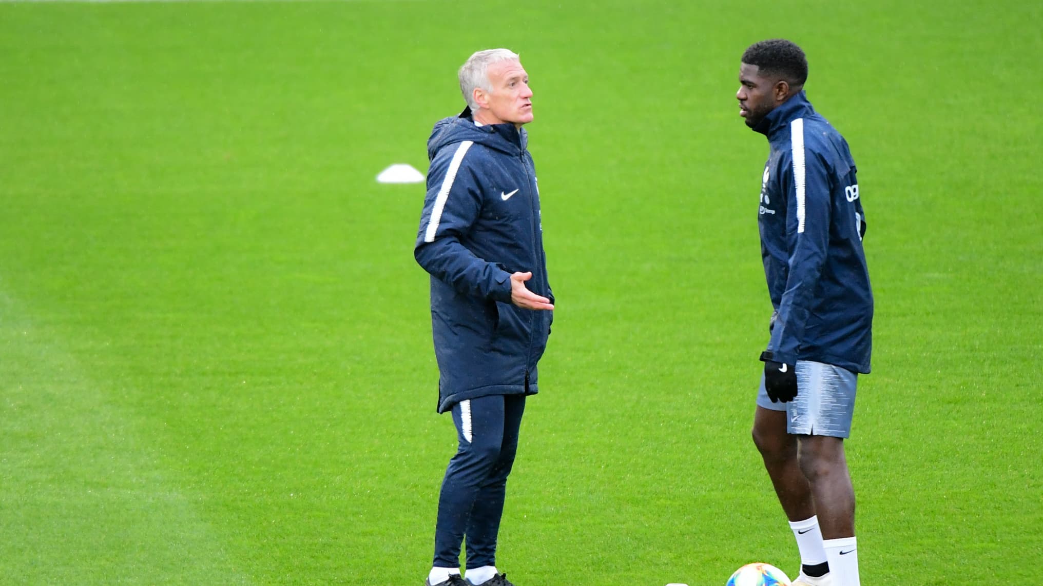 "IL AURAIT MÉRITÉ UNE FIN DE CARRIÈRE DIFFÉRENTE", L'HOMMAGE DE DESCHAMPS À UMTITI APRÈS L'ANNONCE DE SA RETRAITE