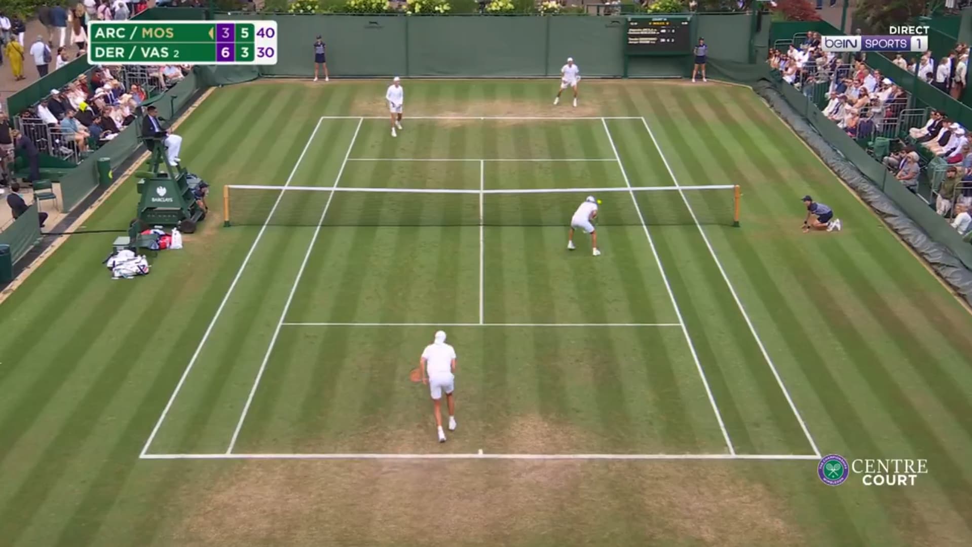 Alejandro Arcila a dû abandonner à Wimbledon après avoir reçu un service de son coéquipier dans la tête. Alejandro Arcila a dû abandonner à Wimbledon après avoir reçu un service de son coéquipier dans la tête.