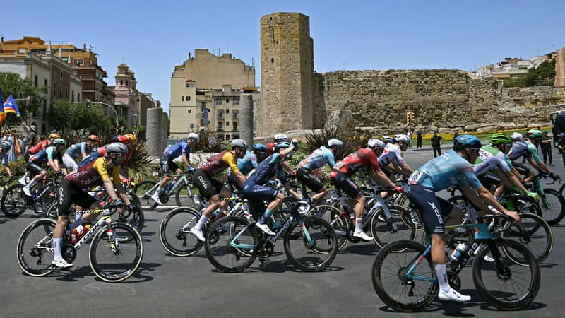 Le peloton du Tour de France lors de la 2e etape le 5 juillet 2026 a Tarragone Espagne 2315403