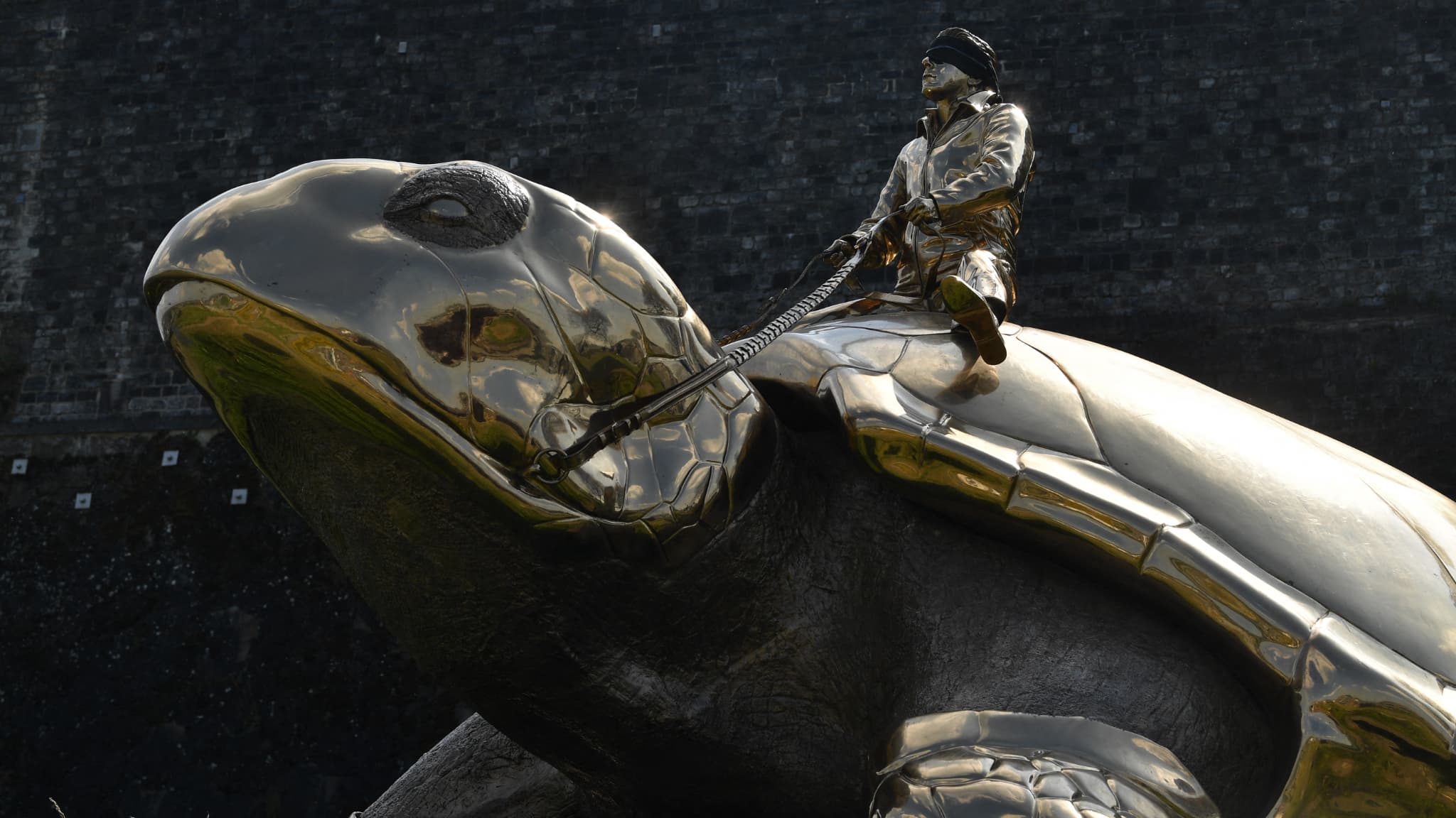 La statue de Jan Fabre à Namur, le 6 mai 2022.