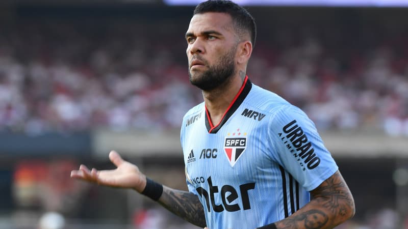 Dani Alves tacle encore les anciens dirigeants du Barça