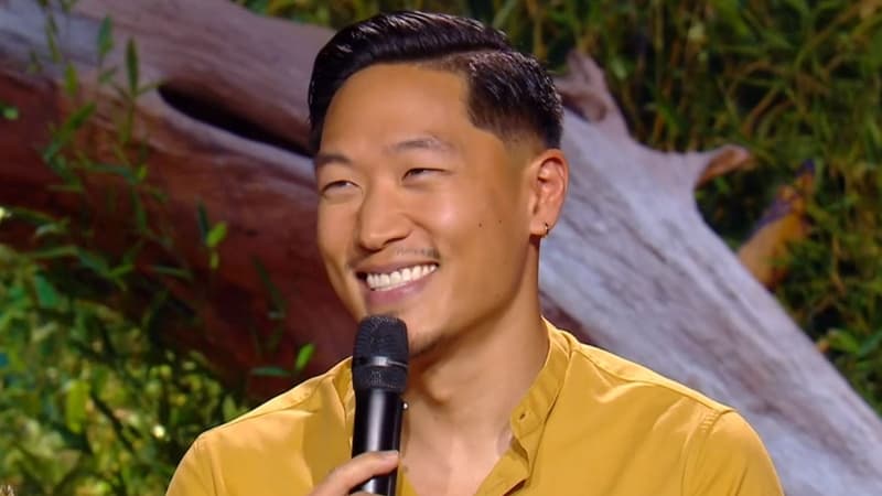 Frédéric sur le plateau de la finale de "Koh-Lanta: le feu sacré"