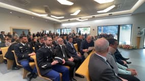 De nombreuses personnes présentes aux obsèques de Tony Nellec, patrouilleur du réseau Escota mort lors d'une intervention sur l'A8, au crématorium de Nice (Alpes-Maritimes) le jeudi 14 mars 2024.