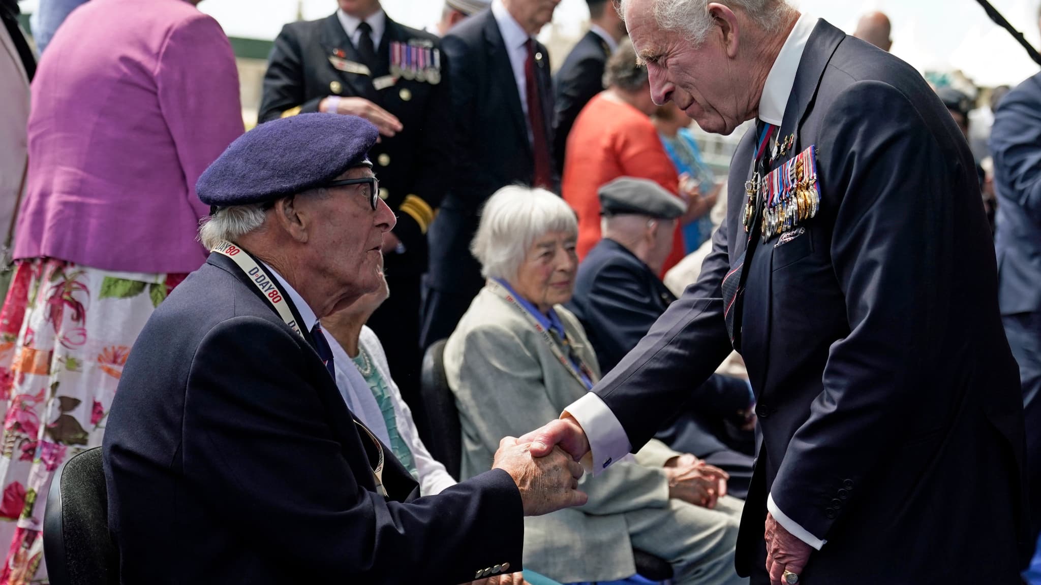 Le roi Charles III a participé à une cérémonie de commémoration du D-Day, le 5 juin à Southsea Common, dans le sud de l'Angleterre. Le monarque est attendu ce jeudi à Ver-sur-Mer, ce jeudi 6 juin. Le roi Charles III a participé à une cérémonie de commémoration du D-Day, le 5 juin à Southsea Common, dans le sud de l'Angleterre. Le monarque est attendu ce jeudi à Ver-sur-Mer, ce jeudi 6 juin.