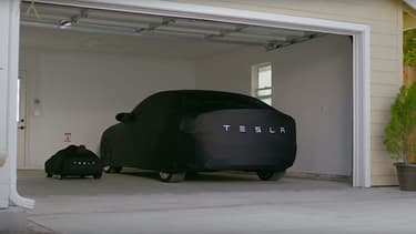 Hormis la taille et le prix, peu de choses différencient ces deux Tesla Model S.