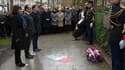 François Hollande, Manuel Valls et Anne Hidalgo ont dévoilé mardi une plaque à la mémoire du policier Ahmed Merabet.