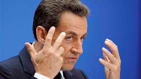 Nicolas Sarkozy a jugé mardi de son devoir de penser d'abord aux salariés de l'industrie, dont les emplois sont exposés à la concurrence internationale, plutôt qu'aux fonctionnaires, protégés par leur statut. /Photo prise le 26 septembre 2011/REUTERS/Eric