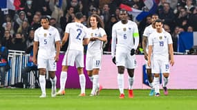 William Saliba et Mattéo Guendouzi se congratulent lors du match France-Afrique du Sud, le 29 mars 2022