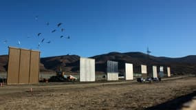 Huit prototypes pour le mur géant promis par le président américain Donald Trump à la frontière du Mexique, en construction près de San Diego, le 22 octobre 2017