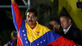 Le chef de l'Etat par intérim Nicolas Maduro, dauphin d'Hugo Chavez, a remporté de peu l'élection présidentielle de dimanche, avec 50,76% des voix contre 49,07% à son rival de l'opposition, Henrique Capriles, selon le résultat officiel proclamé par la com