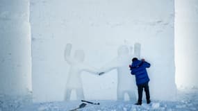 Des sculptures sont travaillées à Pyeongchang (Corée du Sud), le 5 février 2018