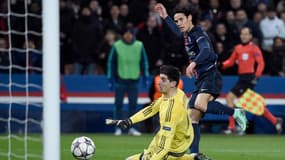 Edinson Cavani remporte son duel contre Thibaut Courtois