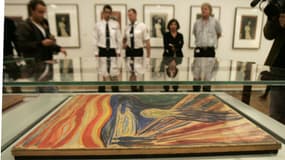 "Le Cri" et "La Madone" ont été volés le 22 août 2004 au musée Munch en plein jour, lors d'un raid audacieux mené par deux voleurs masqués et armés, et ont été retrouvés le 31 août 2006. 