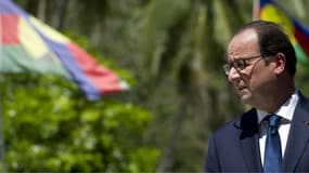 François Hollande s'est recueilli lundi sur la tombe de kanaks tués en 1984 en Nouvelle-Calédonie.