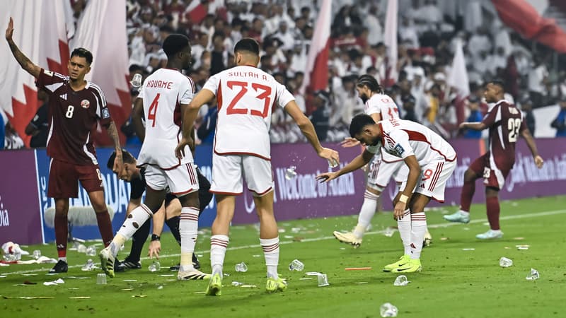 Jets de sandales, terrain envahi par des supporters... gros débordements lors du match Qatar-Émirats arabes unis