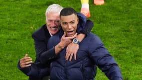 Didier Deschamps et Kylian Mbappé célèbrent la qualification de l'équipe de France pour les demi-finales de l'Euro, 5 juillet 2024