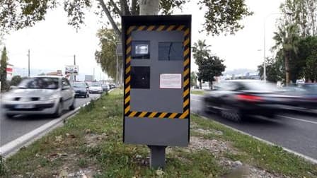 La commission des Lois de l'Assemblée nationale a assoupli le permis à points pour permettre aux automobilistes de récupérer l'intégralité de leurs points retirés dans un délai de deux ans, contre trois jusqu'à présent. /Photo d'archives/REUTERS/Eric Gail