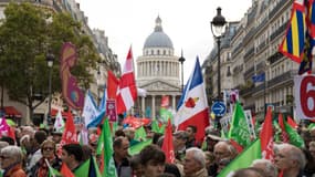 Des manifestants contre l'ouverture de la PMA à toutes les femmes, à Paris, le 6 octobre 2019.