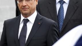 La cote de confiance de François Hollande est en hausse de trois points (54%) et celle de Jean-Marc Ayrault de quatre points (49%), selon l'observatoire politique CSA-Les Echos diffusé jeudi. /Photo prise le 14 juillet 2012/REUTERS/Charles Platiau