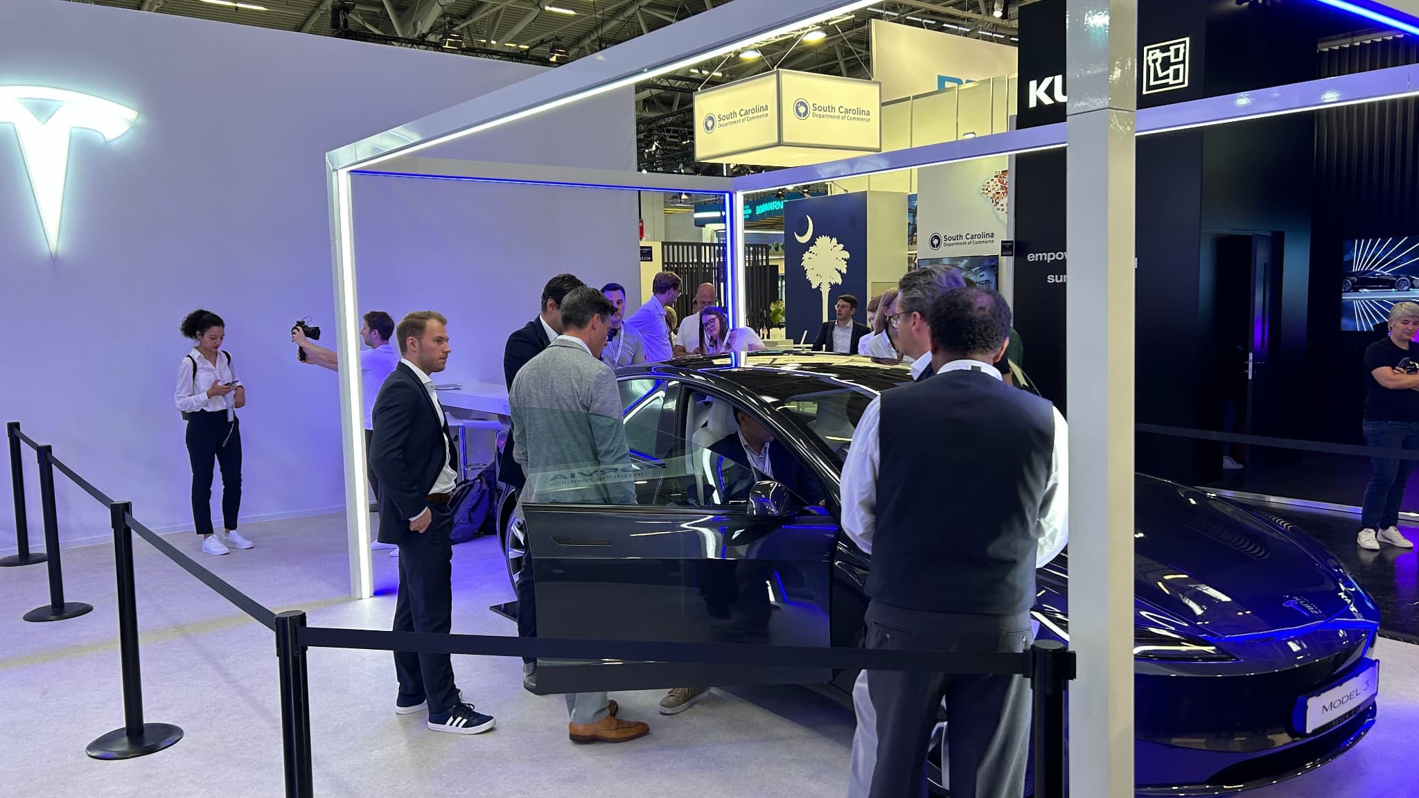 La Tesla Model 3 "améliorée" sur le stand Tesla du salon de Munich 2023.