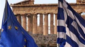 Les trois partis de la coalition gouvernementale en Grèce se sont mis d'accord sur un ensemble de nouvelles mesures d'austérité à mettre en oeuvre en échange d'un deuxième plan d'aide international à Athènes. /Photo prise le 8 février 2012/REUTERS/Yannis
