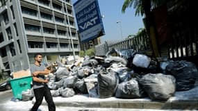 Des poubelles entassées dans une rue de Beyrouth, le 23 juillet 2015
