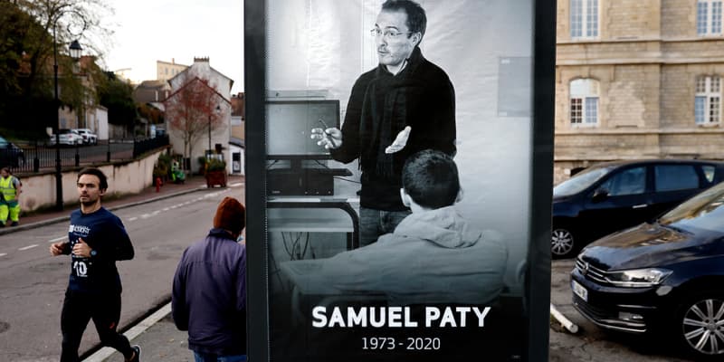 Une affiche rendant hommage à Samuel Paty, à Conflans-Sainte-Honorine (Yvelines).