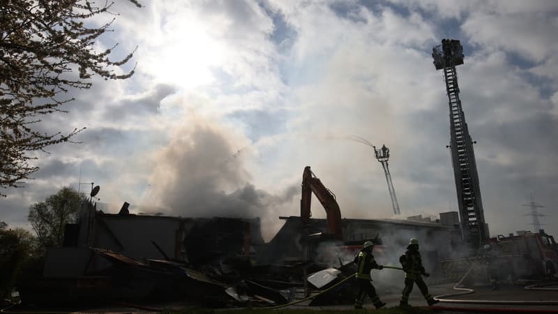 "Le feu a détruit le bâtiment entièrement": incendie dans une discothèque allemande près de Strasbourg, 750 personnes évacuées