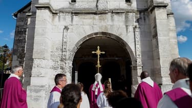L'Église de Saint-Etienne-du-Rouvray lors d'une cérémonie d'hommage au père Hamel, tué en 2016